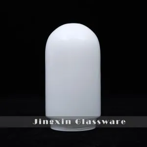 Opal sjenilo bijele staklene kupole